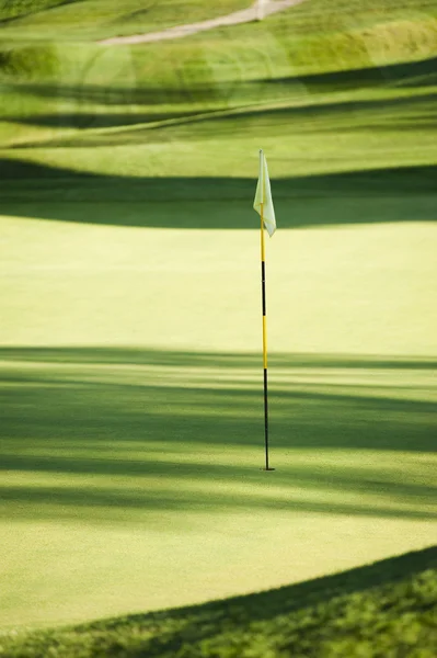 Vlajka Golf na golfovém hřišti — Stock fotografie