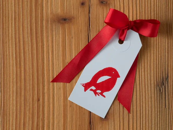 Navidad, etiqueta de regalo, impreso, cinta roja —  Fotos de Stock