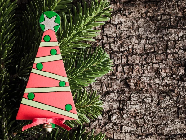 Christmas decoration on bark, evergreens, — Stock Photo, Image