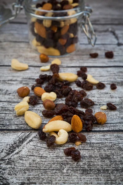 Trail mix, nötter och russin — Stockfoto