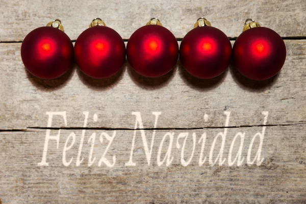 Fem röda julgranskulor på trä — Stockfoto