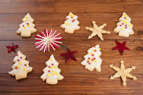 Galletas de Navidad sobre madera — Foto de Stock