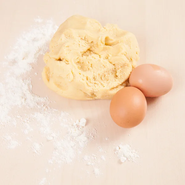 Těsto, mouku a vejce — Stock fotografie