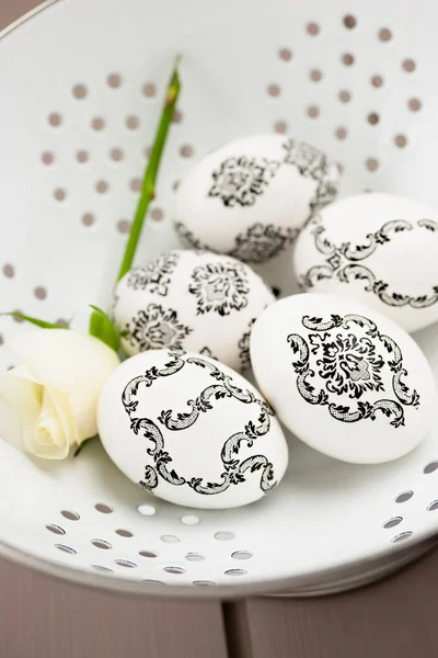 Λευκό διακοσμημένα αυγά του Πάσχα — Φωτογραφία Αρχείου