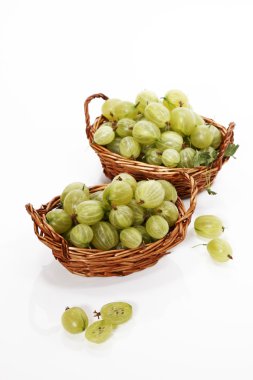 Ahşap sepet içinde yeşil bektaşi