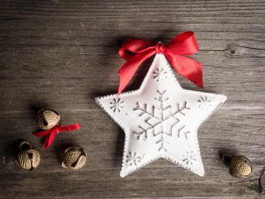 Noel dekorasyonu, yıldız ve çan