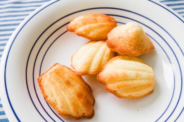 Ev Madeleine kurabiye yaptım.