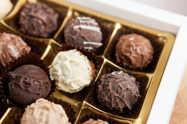kutu çikolata truffles