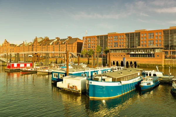 Puerto y el histórico Speicherstadt — Foto de Stock