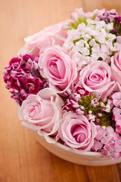 粉红色玫瑰花束 — 图库照片