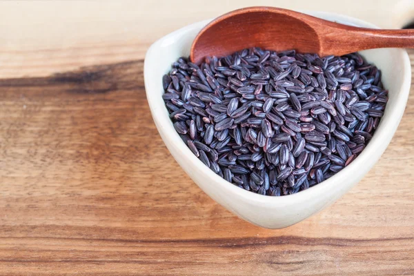 Black wholemeal rice in bowl — Stock Photo, Image