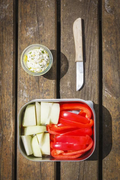 Paprika, cavolo rapa e coltello — Foto Stock