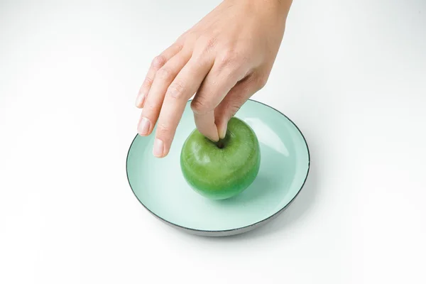 Female hand holding apple — Stock Photo, Image