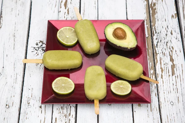 Popsicles, acocado is — Stockfoto