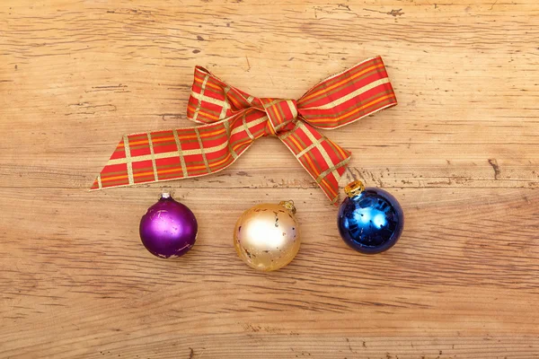 缎带和圣诞节的小玩意 — 图库照片