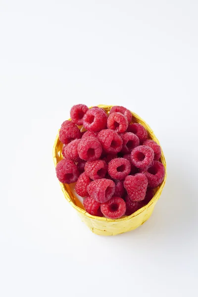 在黄色的草篮树莓 — 图库照片