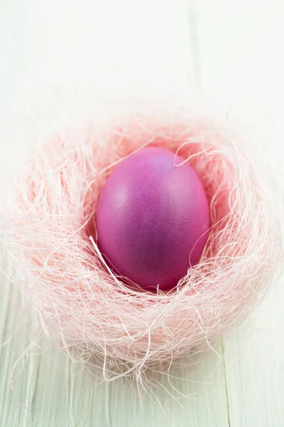 Huevo de Pascua rosa — Foto de Stock