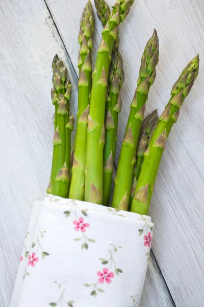 Verse ongekookt asperges — Stockfoto