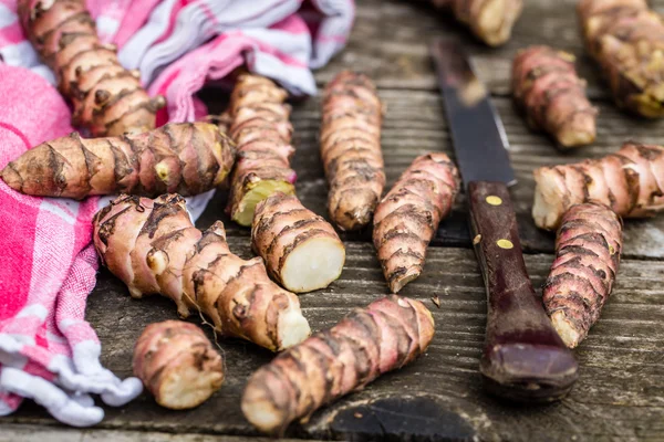 Rauw gesneden sunroots — Stockfoto