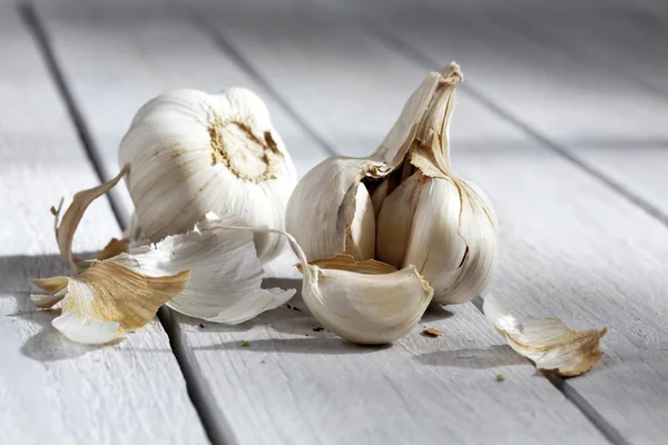 Bulbos y clavos de ajo — Foto de Stock