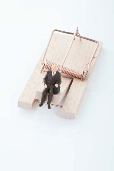 Figurina do pensionista homem na ratoeira — Fotografia de Stock