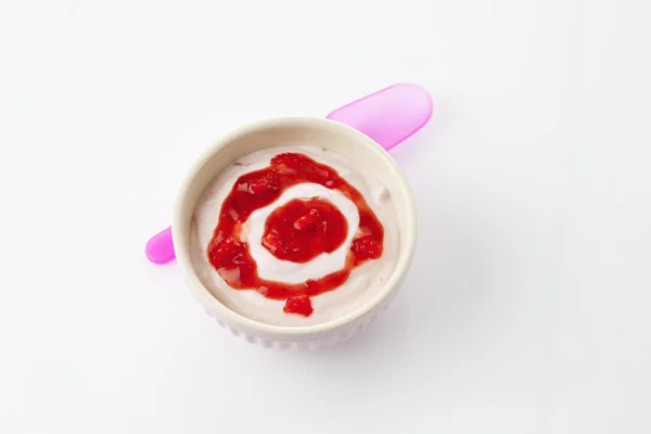 Bol avec caillé de fraise — Photo