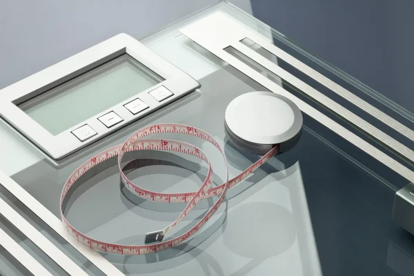 Measuring tape on scales — Stock Photo, Image