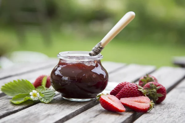 Marmellata di fragole e fragole — Foto Stock