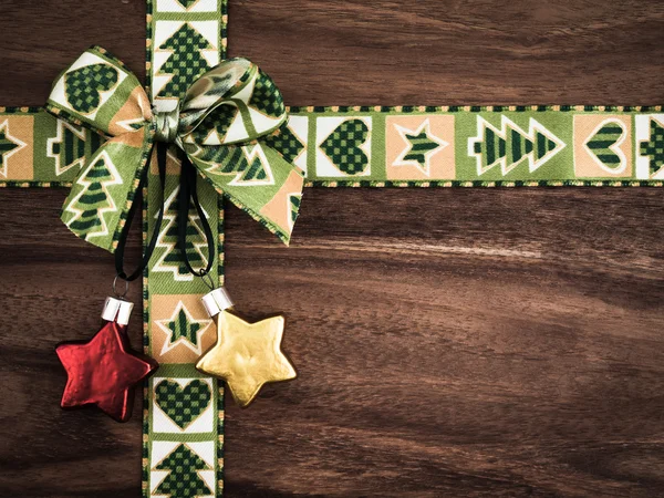 Navidad, cinta de regalo en madera — Foto de Stock