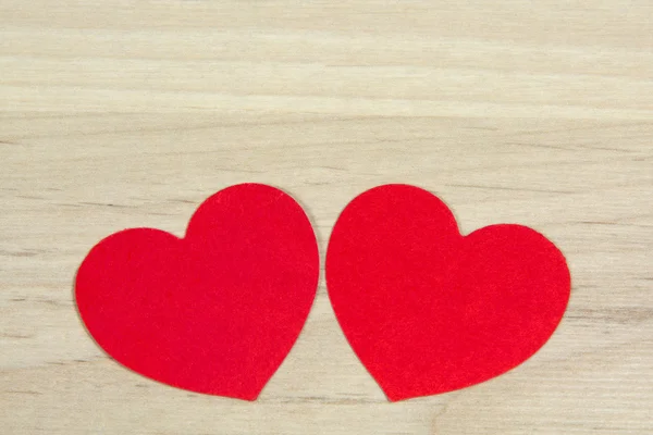 Corações vermelhos em madeira — Fotografia de Stock