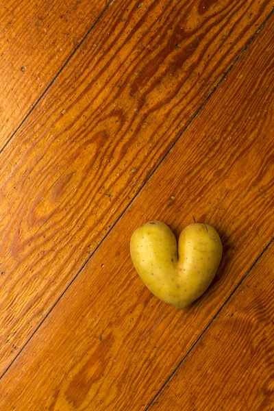 Batata em forma de coração — Fotografia de Stock