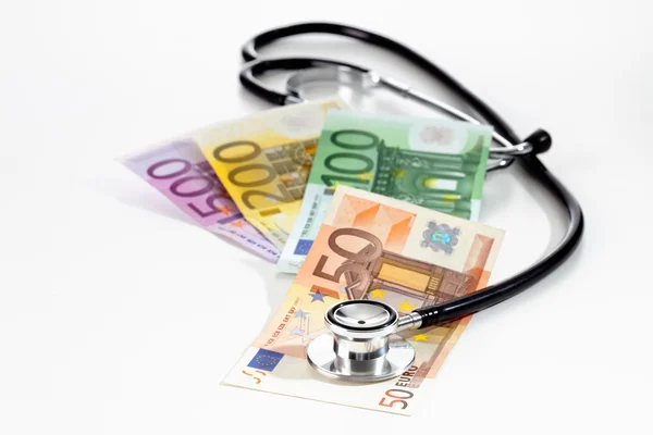 Eurobiljetten en stethoscoop — Stockfoto