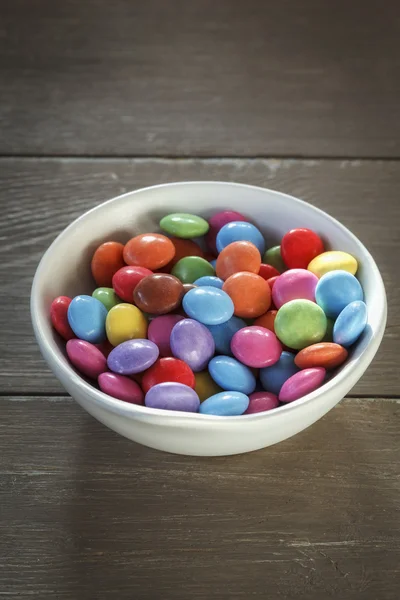 Smarties, 나무와 그릇 — 스톡 사진