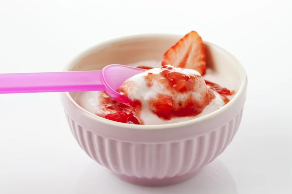 Bowl with strawberry curd — Stock Photo, Image