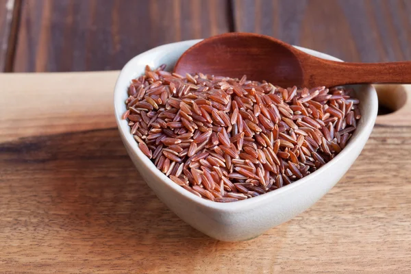 Red wholemeal rice in bowl — Stock Photo, Image