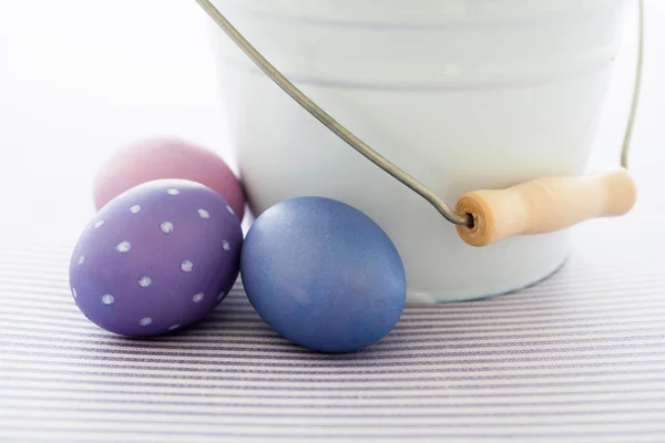 Pink and lilac Easter eggs — Stock Photo, Image