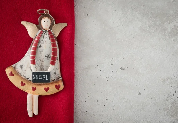 Рождественский ангел на плюше — стоковое фото