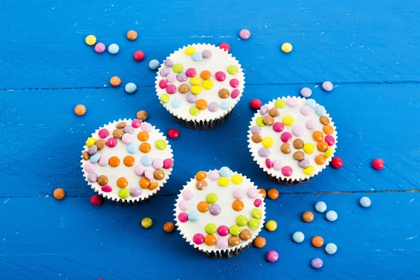 Σοκολάτα cupcakes με σταγόνες σοκολάτας — Φωτογραφία Αρχείου