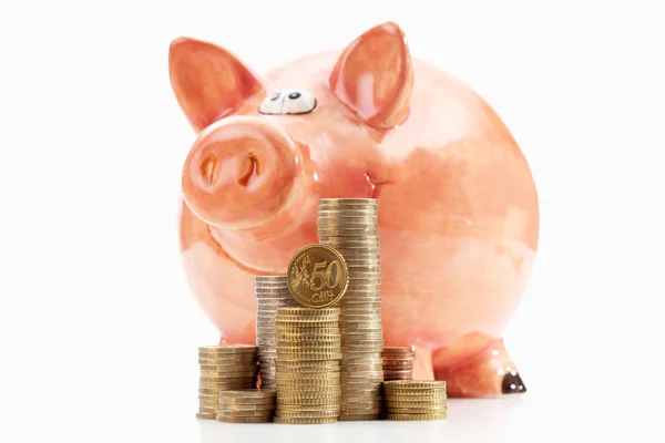 Euro para yığınları ile Piggy banka — Stok fotoğraf