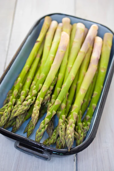 Asparagi freschi non cotti — Foto Stock