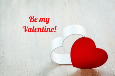 Kırmızı ve beyaz kupa