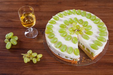 Yeşil üzüm ile üzüm torte