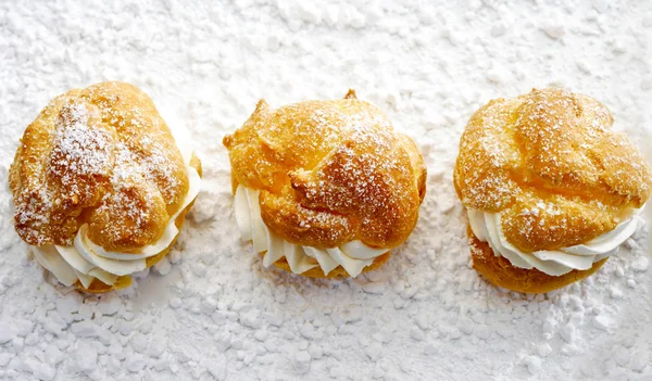 Trois bouffées de crème — Photo