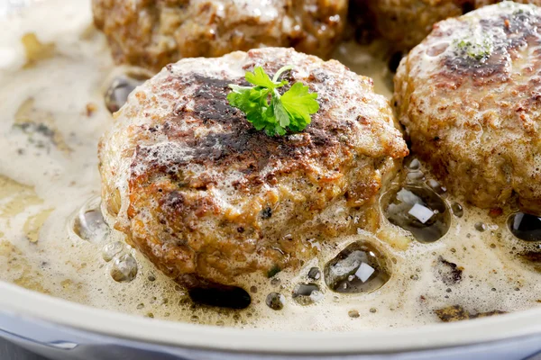 Pasteten in heißer Pfanne, Braten — Stockfoto