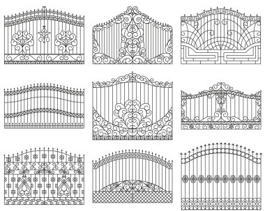 Sahte gates ayarlayın. Dekoratif metal gates swirls, oklar ve süs eşyaları ile. Doğrusal tasarım. Vektör anahat illüstrasyon izole beyaz.