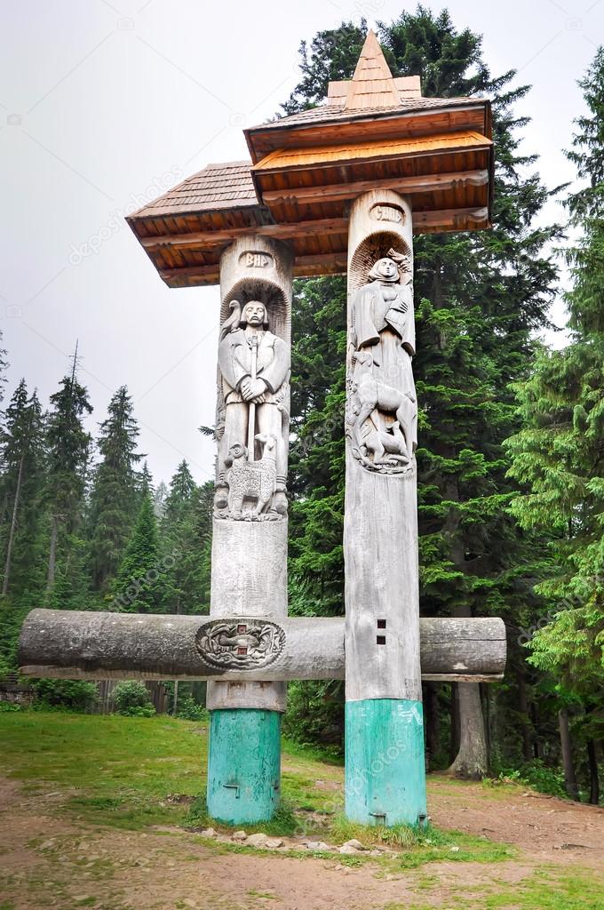 Statue of a man and a woman in the Carpathian Mountains