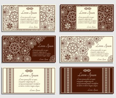 Bej davetiye kahverengi desenli ve çiçek öğeler kümesi. Widdings, partileri, yıldönümleri, vb için iyi.