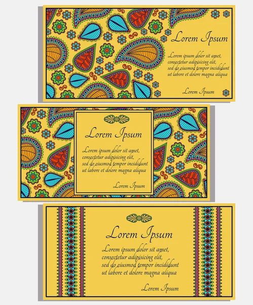 Set di biglietti d'invito gialli con paisley colorato ed elementi floreali. Buono per matrimoni, feste, anniversari, ecc . — Vettoriale Stock