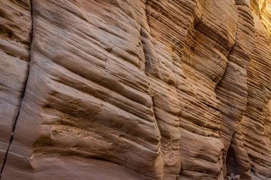 Lick Wash, Utah Kane County 'deki Grand Staircase-Escalante Ulusal Anıtı' ndaki ani sel baskınlarından dolayı kaya duvarlarının aşınmasıyla oluşmuş bir kanal..