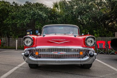 Tybee Adası, GA - 3 Ekim 1957 Chevrolet BelAir, yerel bir araba fuarında..